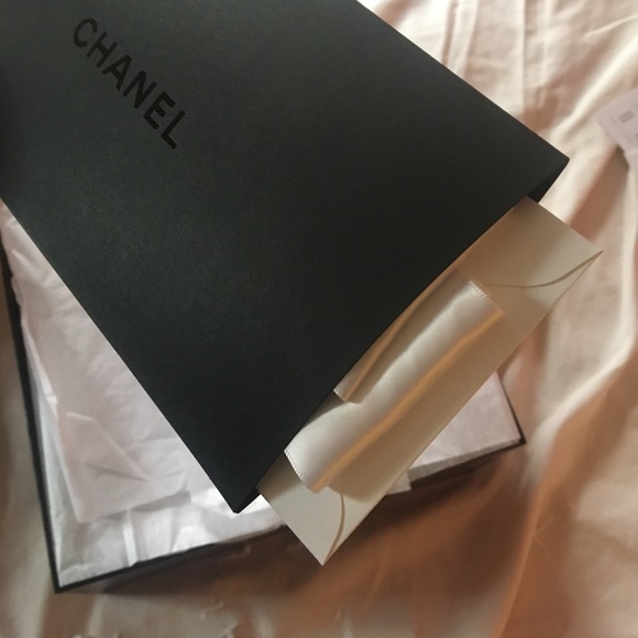 Chanel 8-Piece Packaging, W/ Large Glossy Box Chanel logo Tissue Paper & Wax ST - Picture 11 of 13